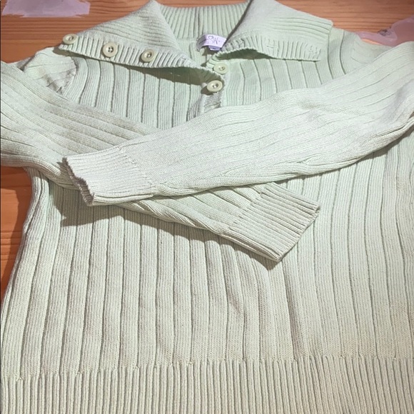 Sweater - Picture 2 of 5